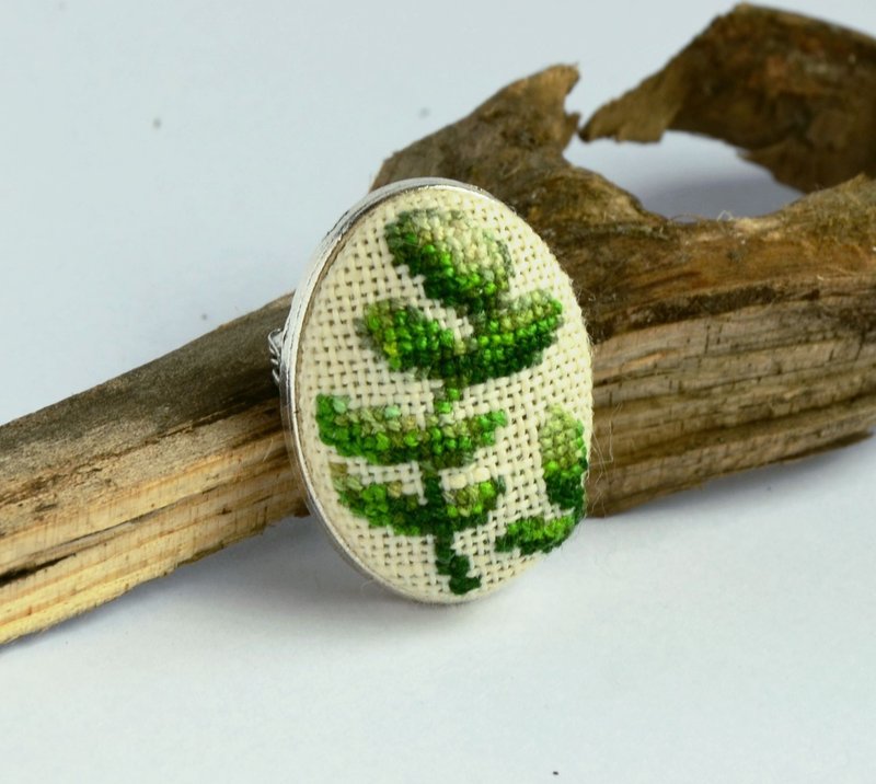 绿枝刺绣胸针十字绣植物饰品手工制作的大自然礼物送给女性 - 胸针 - 绣线 绿色