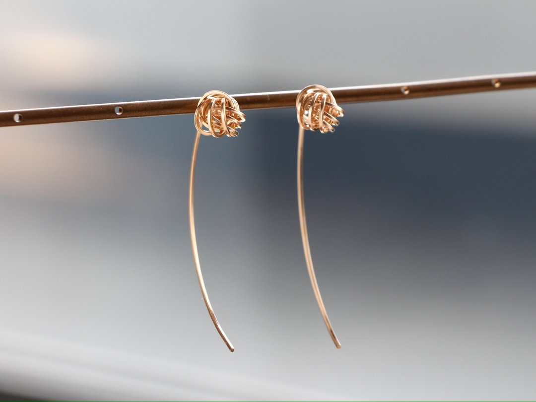 14kgf-three knot bow pierced earrings - 耳环/耳夹 - 宝石 金色