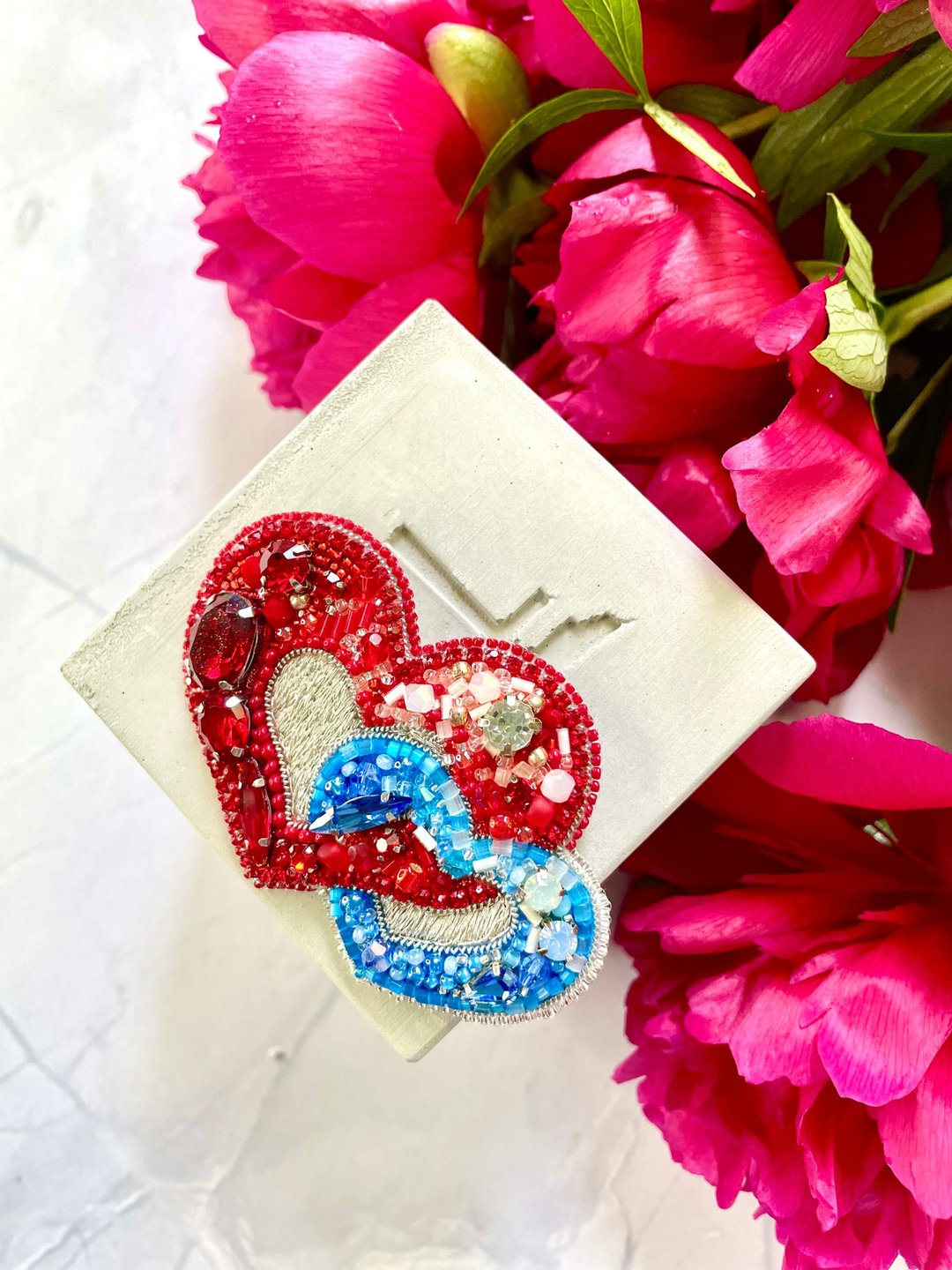 Red and Blue Beaded Heart Brooch, Handmade Embroidered Hearts, Pin Brooch - 胸针 - 其他材质 红色