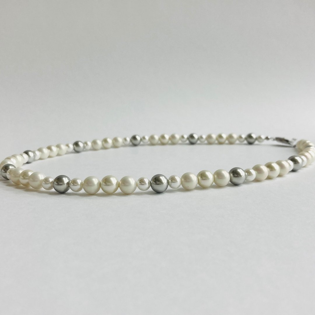 玻璃混色珍珠中长项链 / 6x8mm 约50cm / 白x灰混色 / made in japan - 项链 - 玻璃 白色