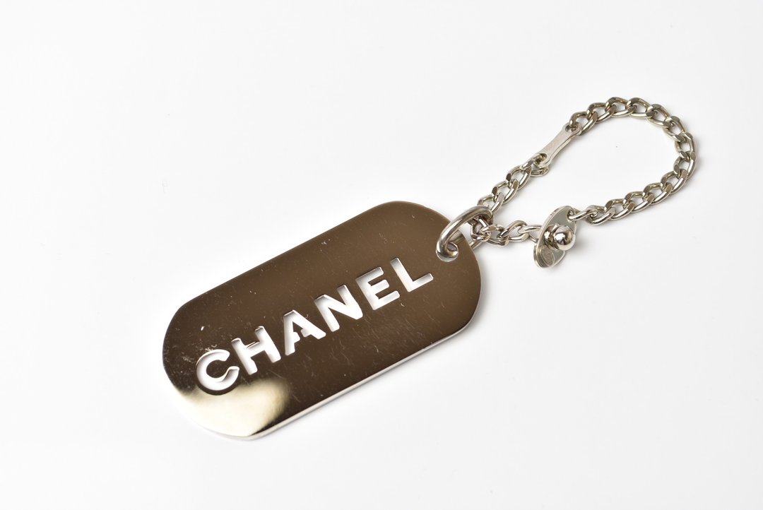 香奈儿 钥匙圈/包饰 CHANEL 狗牌 Logo 银色 - 钥匙链/钥匙包 - 其他金属 银色