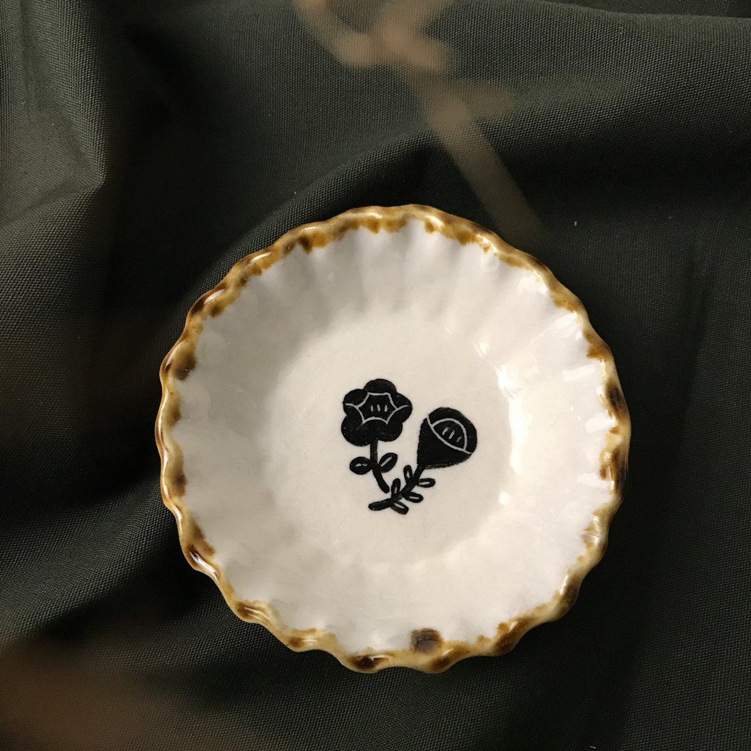 【 小丸 森林 手绘 】小花 小草 手绘 豆皿  器皿 茶包碟 - 浅碟/小碟子 - 陶 咖啡色