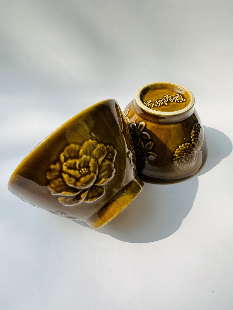 四季花开 五彩斑斓 陶瓷浅浮雕餐碗 台湾制造 (栗土款) - 碗 - 陶 咖啡色
