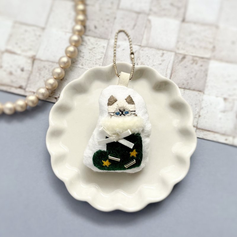 穿靴子的猫钥匙扣装饰品 - 胸针 - 绣线 绿色