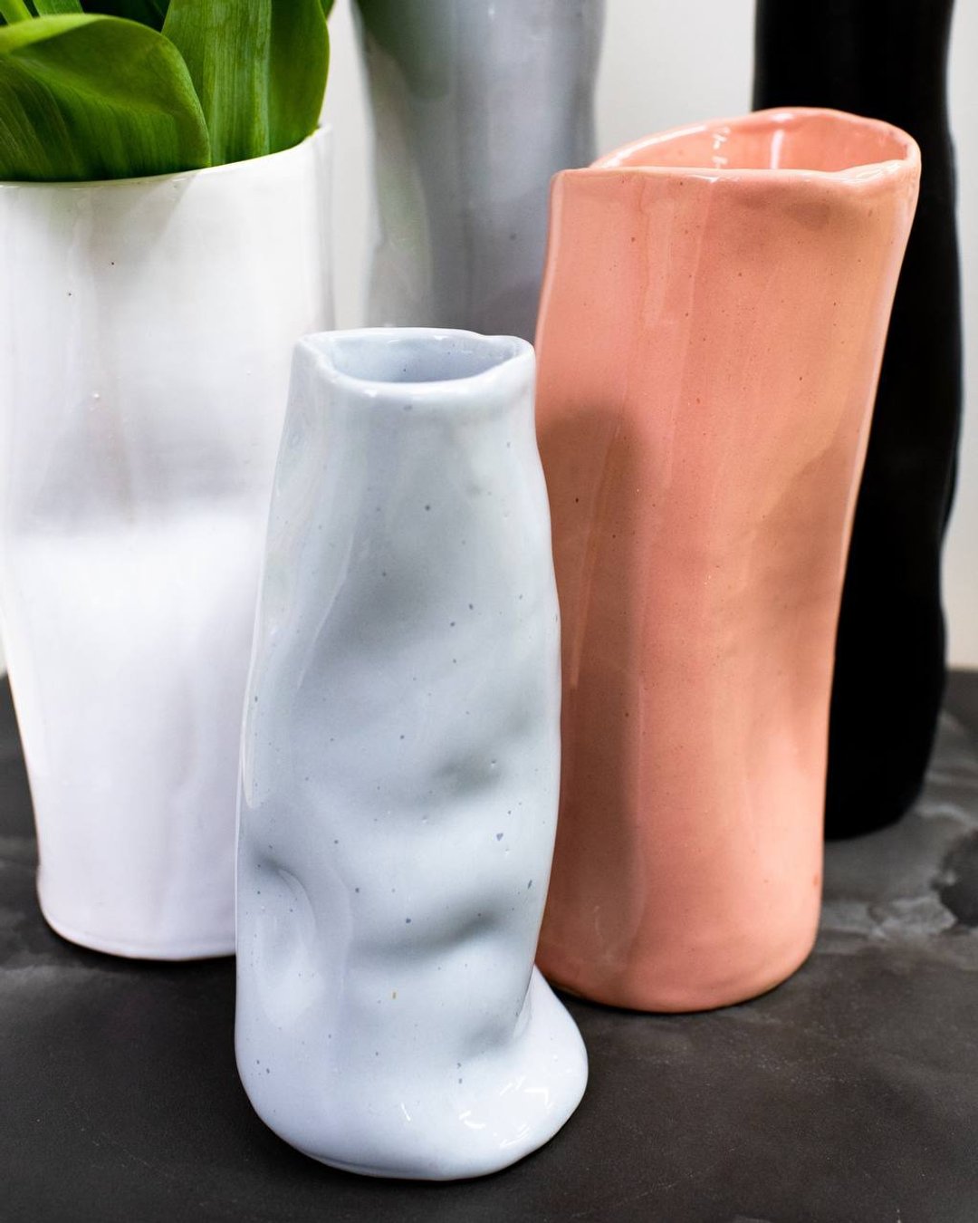 Mini Organic Modern Flower Ceramic Vase / Small Pottery Ikebana Vase - 花瓶/陶器 - 陶 白色