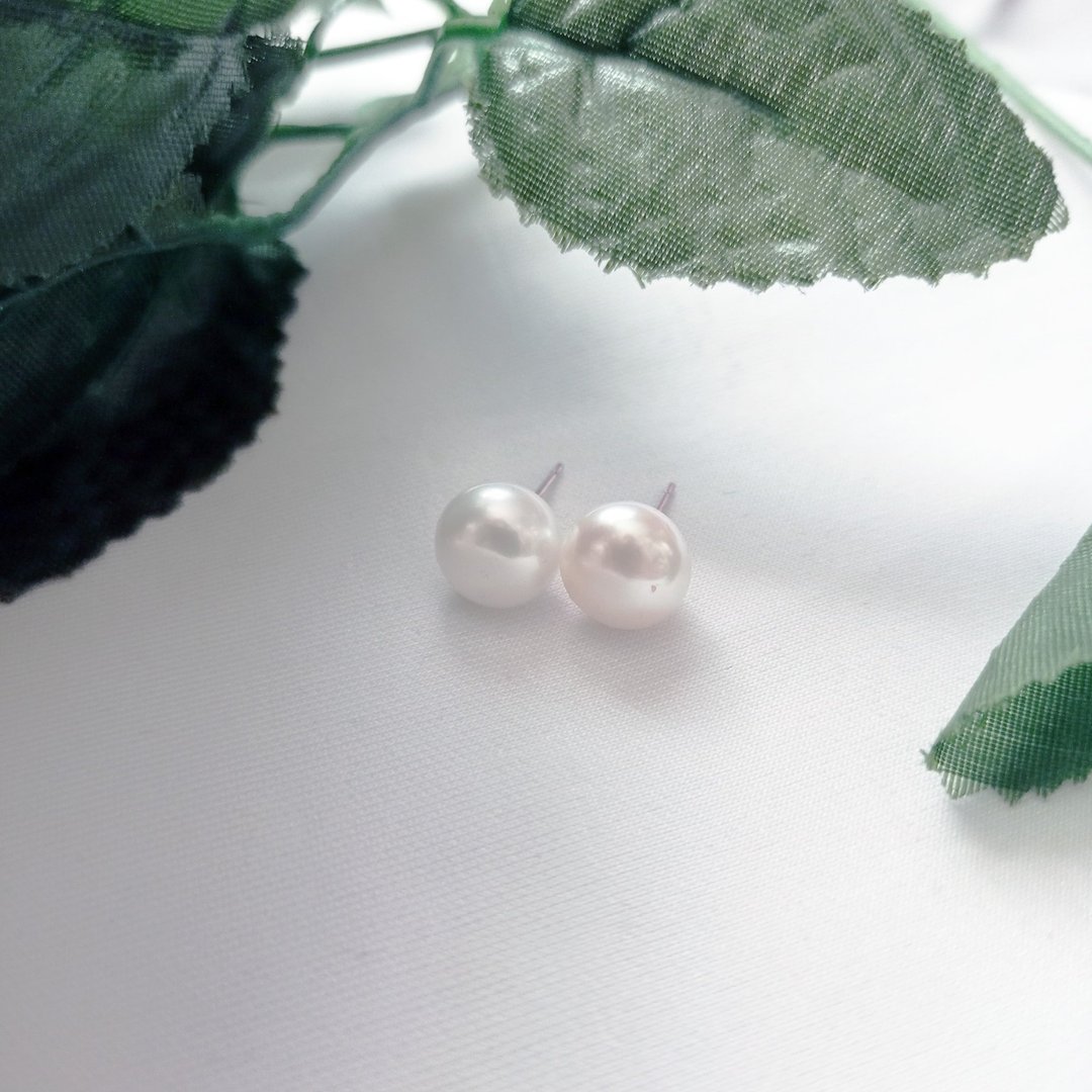 10mm Freshwater Pearl Earrings on Sterling Silver or 9k Yellow Gold - 耳环/耳夹 - 珍珠 白色