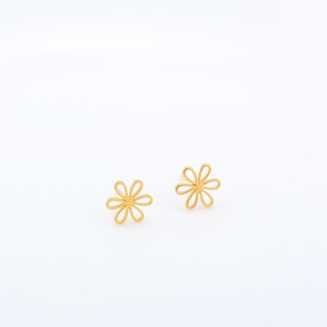 【Angel & Me】小雏菊 花朵 s925 纯银厚镀 24k 纯金 一对 耳环 - 耳环/耳夹 - 纯银 金色