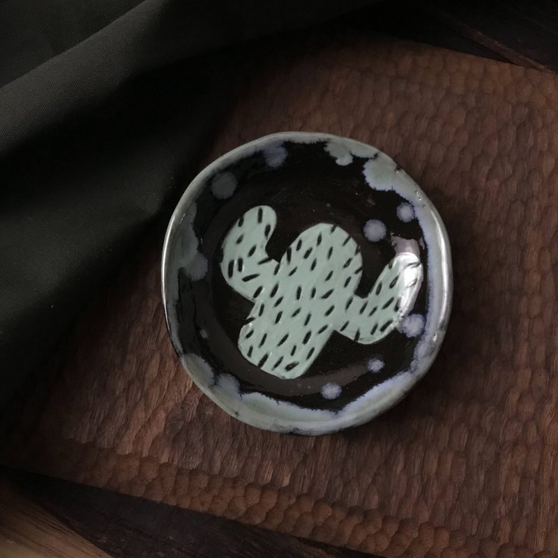 【 小丸 森林 手绘 】多肉植物   仙人掌   豆皿    饰品碟  茶包 - 盘子/餐盘/盘架 - 陶 绿色