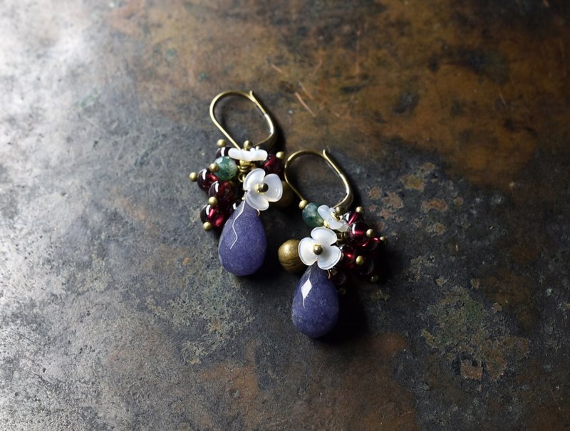 Sapphire agate and garnet, white butterfly florets, moss agate, small folk bell earrings - 耳环/耳夹 - 宝石 紫色