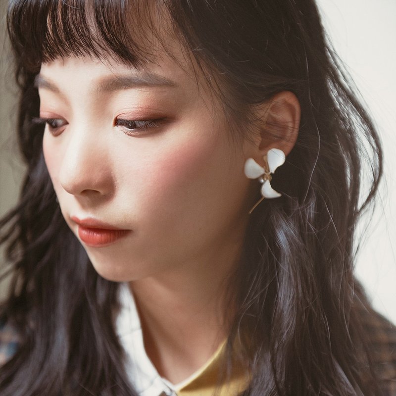 Chole //Simple// - 耳环/耳夹 - 树脂 白色