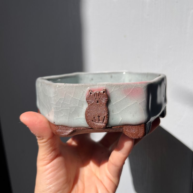 尾巴护脚交的猫 / 青瓷六脚盘 / 陶 - 盘子/餐盘/盘架 - 陶 白色