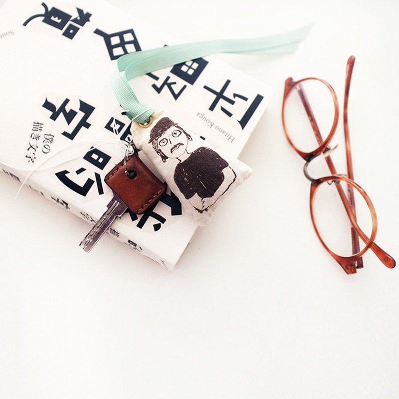 插画娟印挂件 男子/illustration silk print  pendant “man in bankook” | Sako Studio - 其他 - 纸 