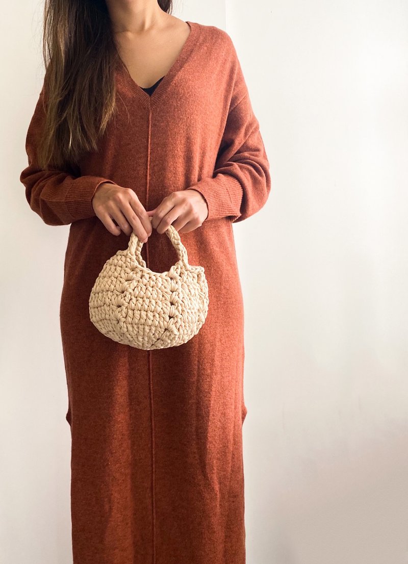 编织迷你包, 编织手提包,  crochet mini bag, beige crochet bag - 手提包/手提袋 - 棉．麻 卡其色