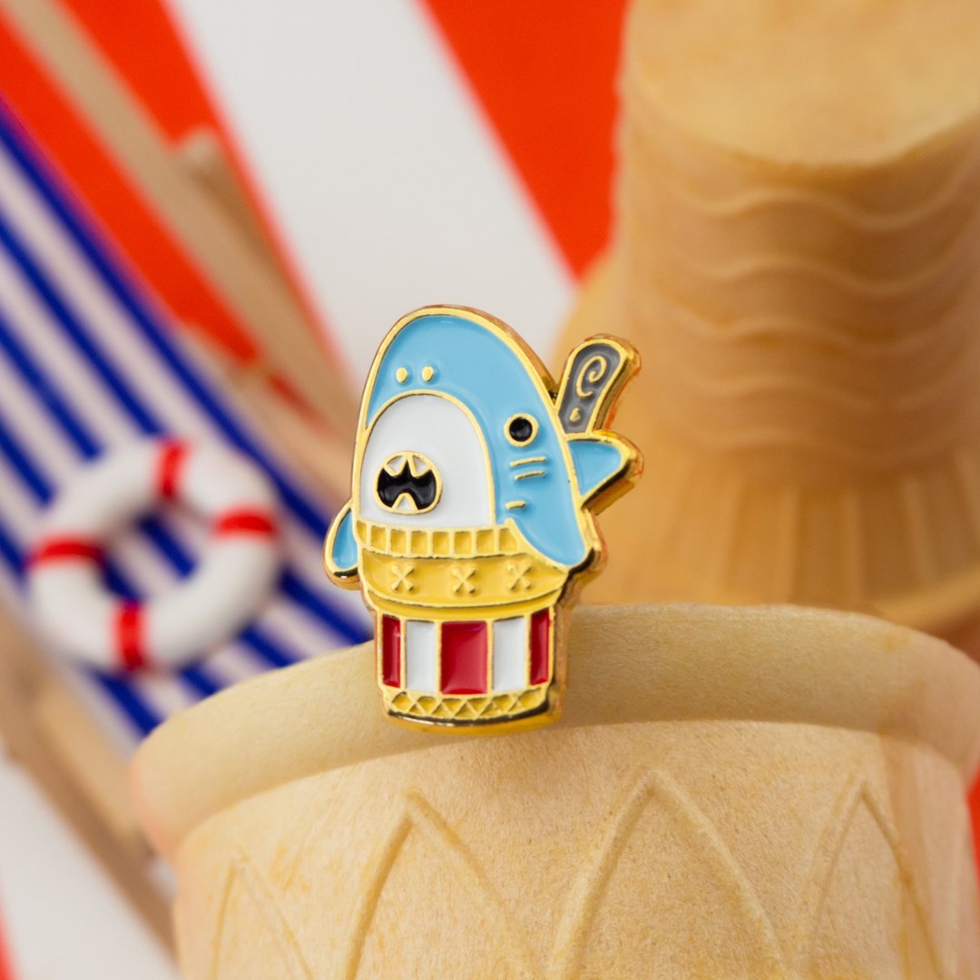 Shark Sundae Enamel Pin 鲨鱼雪糕胸针 - 胸针 - 其他金属 