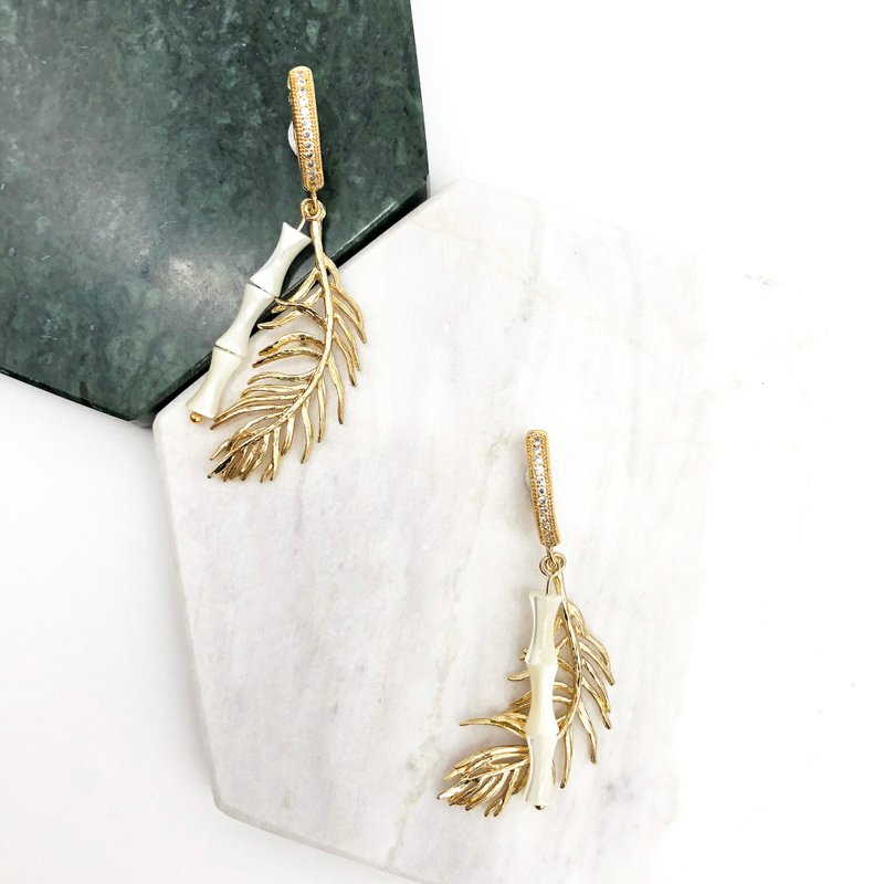 和风水晶14kgf耳环 羽毛耳环 日本风格耳环 新年耳环 情人节礼物 - 耳环/耳夹 - 宝石 白色