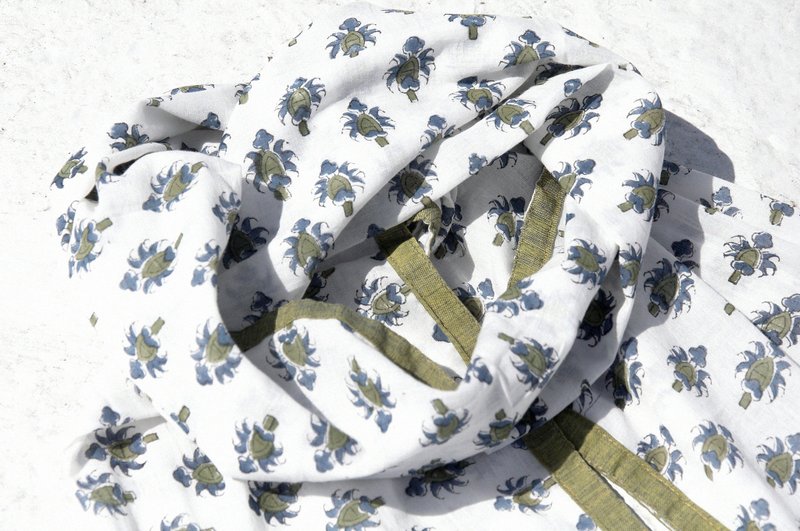 开学穿搭 限量一件 手织纯绵丝巾 /手工木刻印植物染围巾 / 草木染棉丝巾 -  自然森林 民族风清新花纹 毛球流苏 - 丝巾 - 棉．麻 绿色