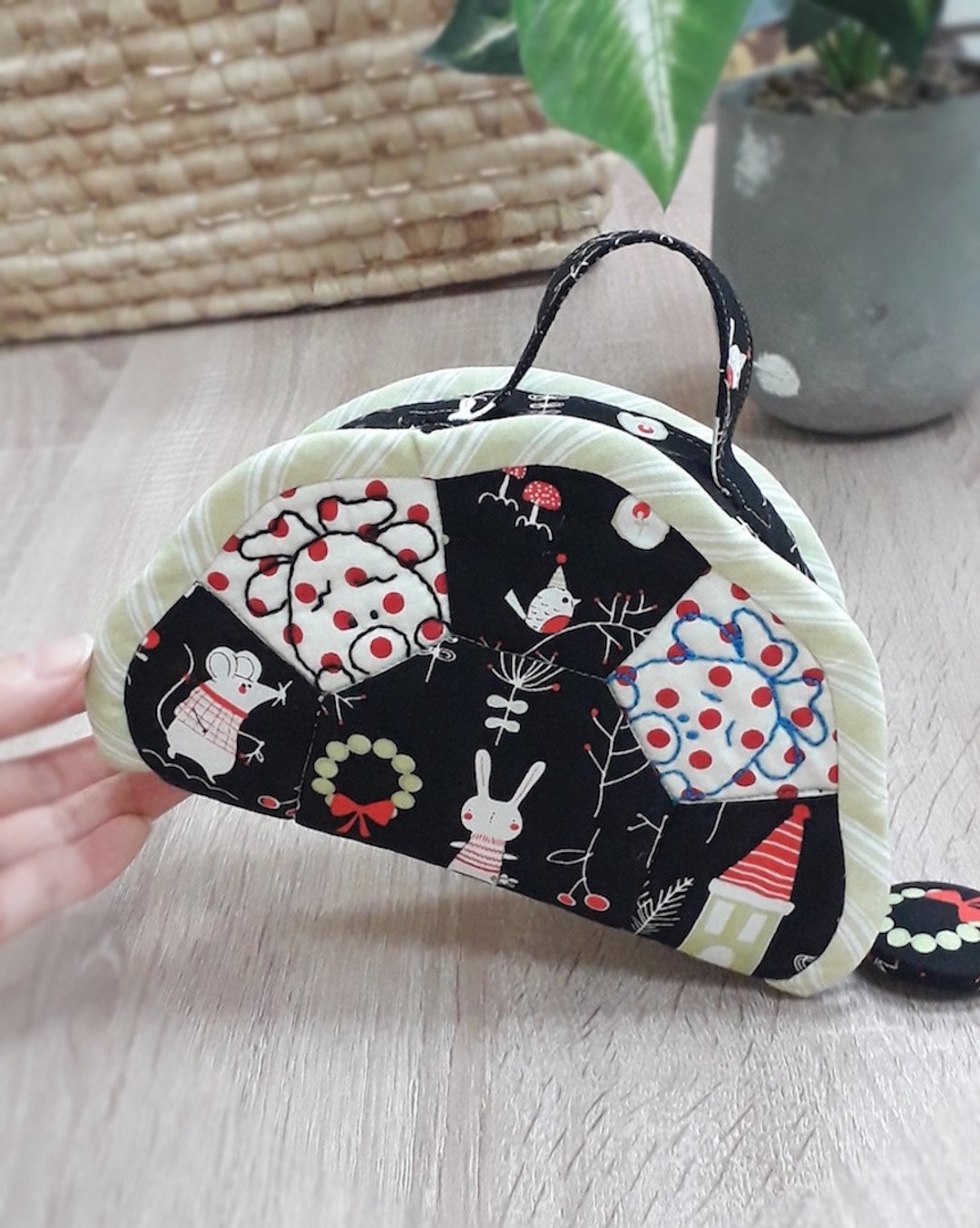 花盒子手提收纳包(圣诞款) | 针线 文具 美妆品收纳盒 - 化妆包/杂物包 - 棉 多色