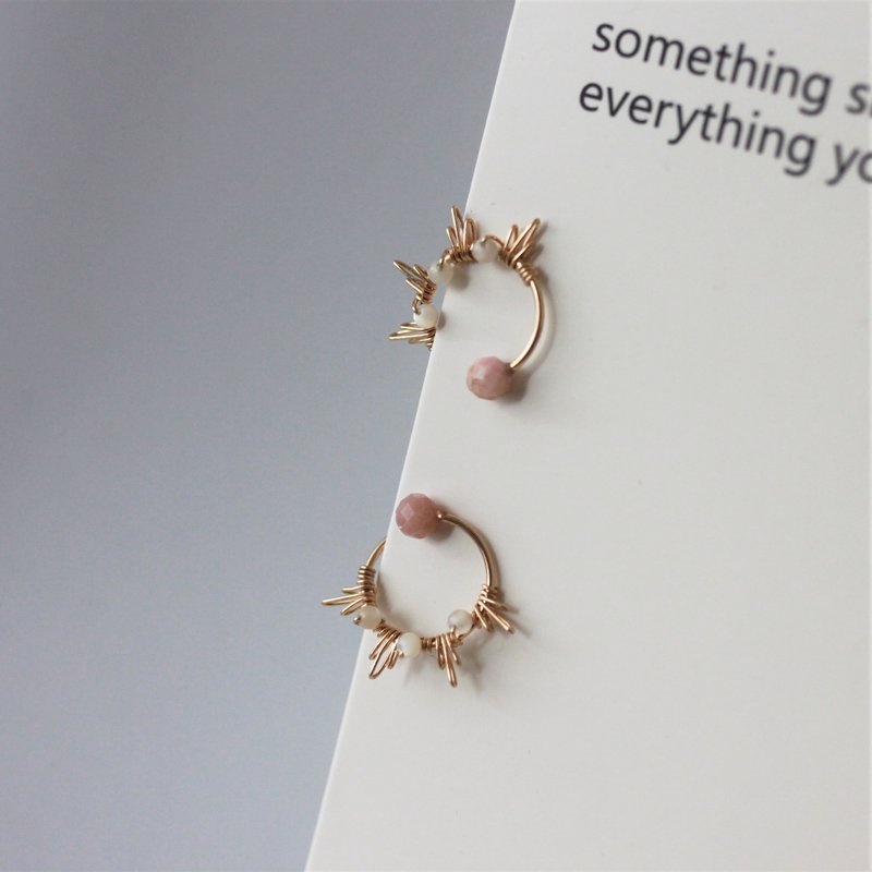 【礼物】Aurora 光芒系-粉红澳宝光芒减压耳夹耳针耳环 - 耳环/耳夹 - 宝石 粉红色