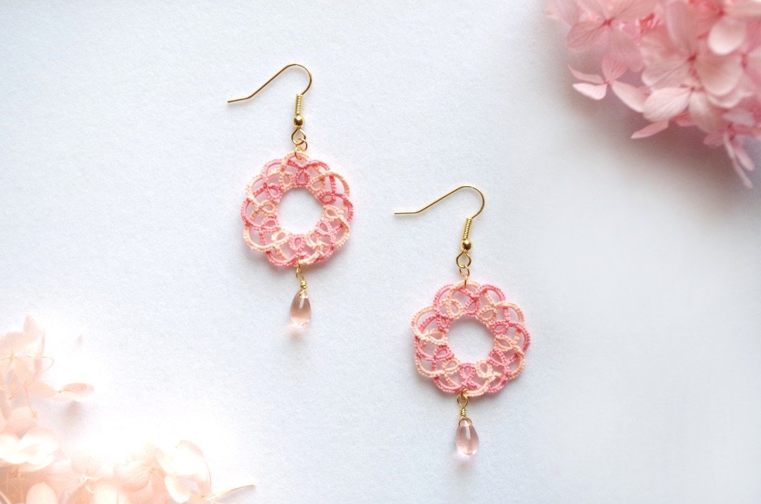 Tatting lace and Czech beads earrings, cherry blossoms - 耳环/耳夹 - 棉 粉红色
