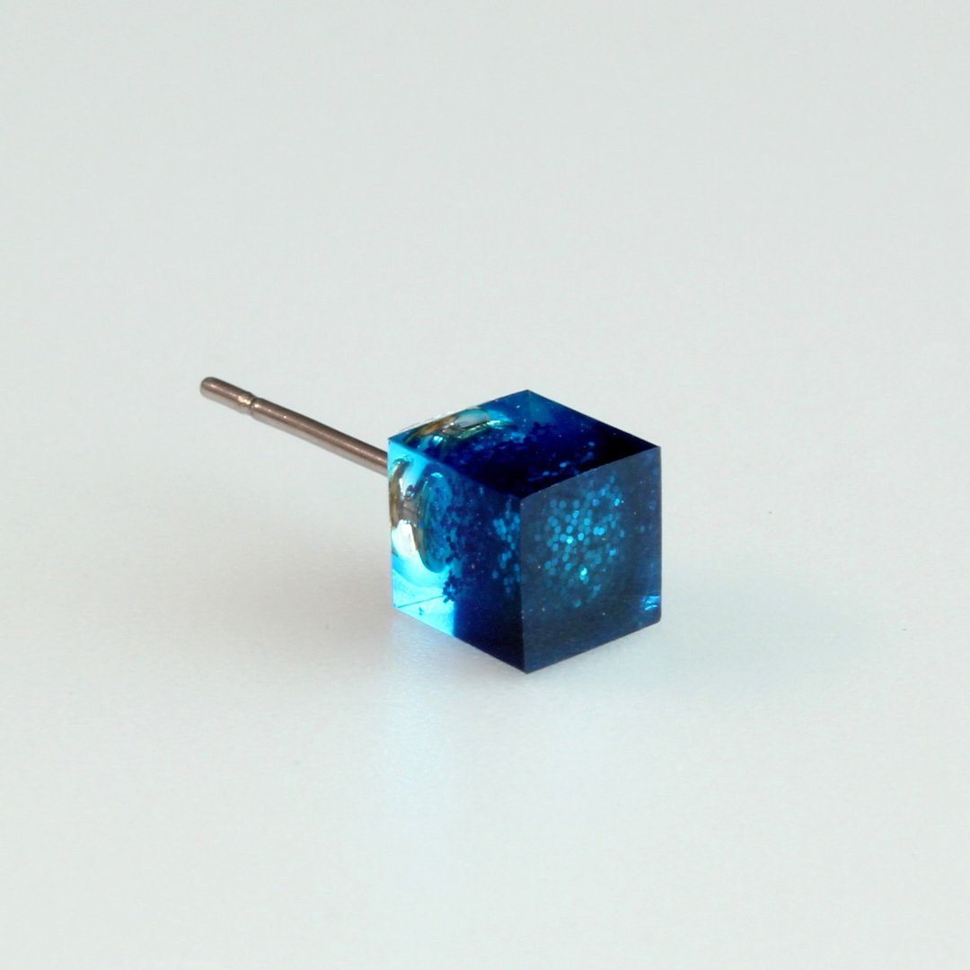 蓝色树脂耳环 / 624 / 立方体 / Blue Agent - 单只 - 耳环/耳夹 - 塑料 蓝色