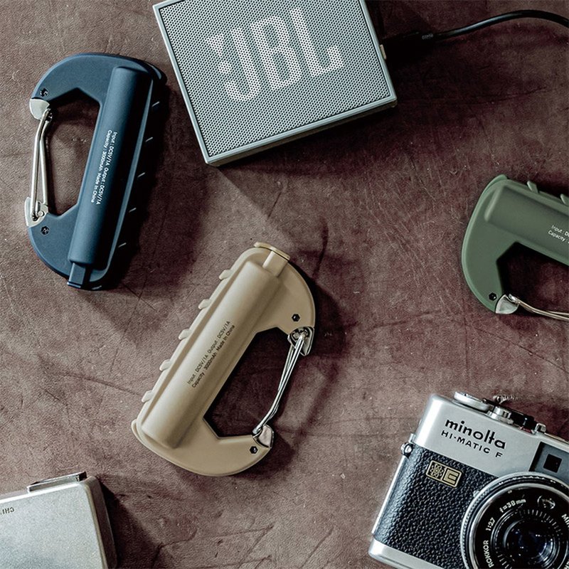 登山者行动电源  送礼 户外 军风 毕业 礼物 优惠 - 充电宝/传输线 - 树脂 卡其色