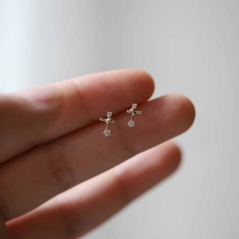 【SoLight盐青】双钻十字的心耳环耳钉 SL342 14K金耳饰 - 耳环/耳夹 - 其他材质 银色
