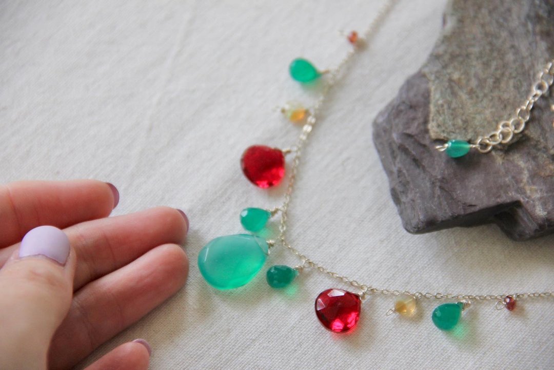 Gemstone necklace with red quartz, green onyx, opals, garnet - 项链 - 宝石 多色