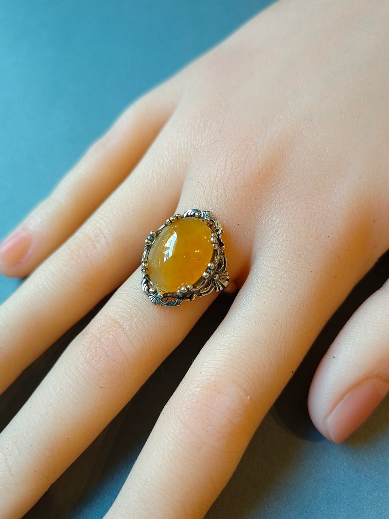 缅甸天然蛋面无烧黄翡 古典设计银戒指 - 戒指 - 玉石 黄色