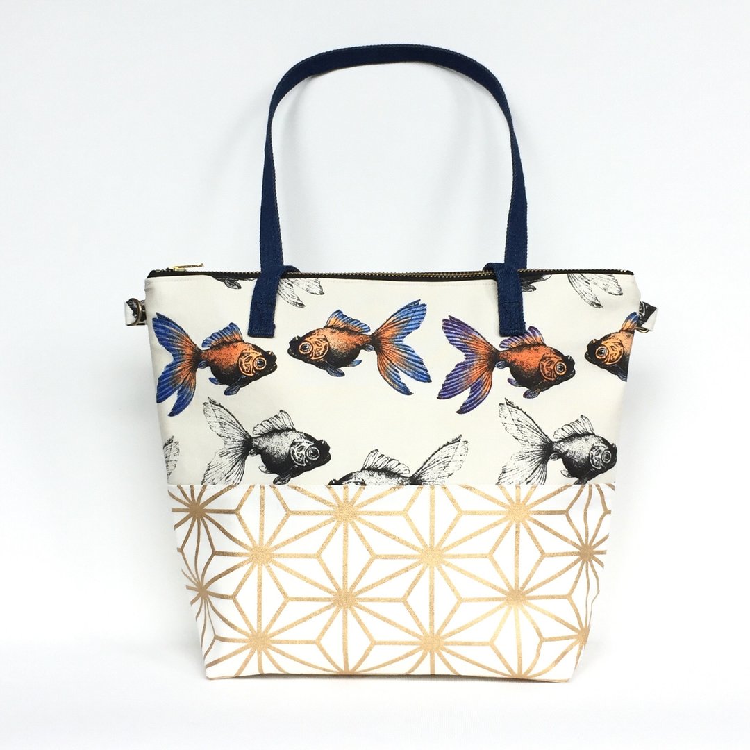Water Resistance Limited Gold Edition Handbag with Sling - 手提包/手提袋 - 棉 金色