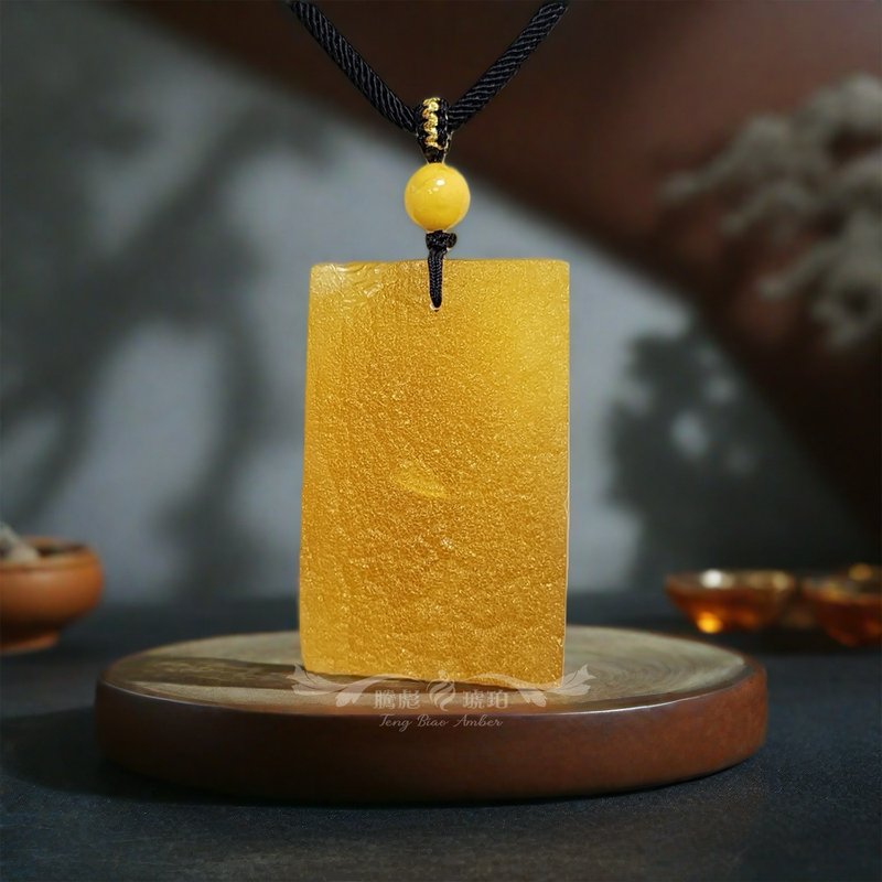 天然琥珀蜜蜡 金绞意境蜜蜡 类无事牌挂件 精品留皮 项链坠 - 项链 - 半宝石 黄色