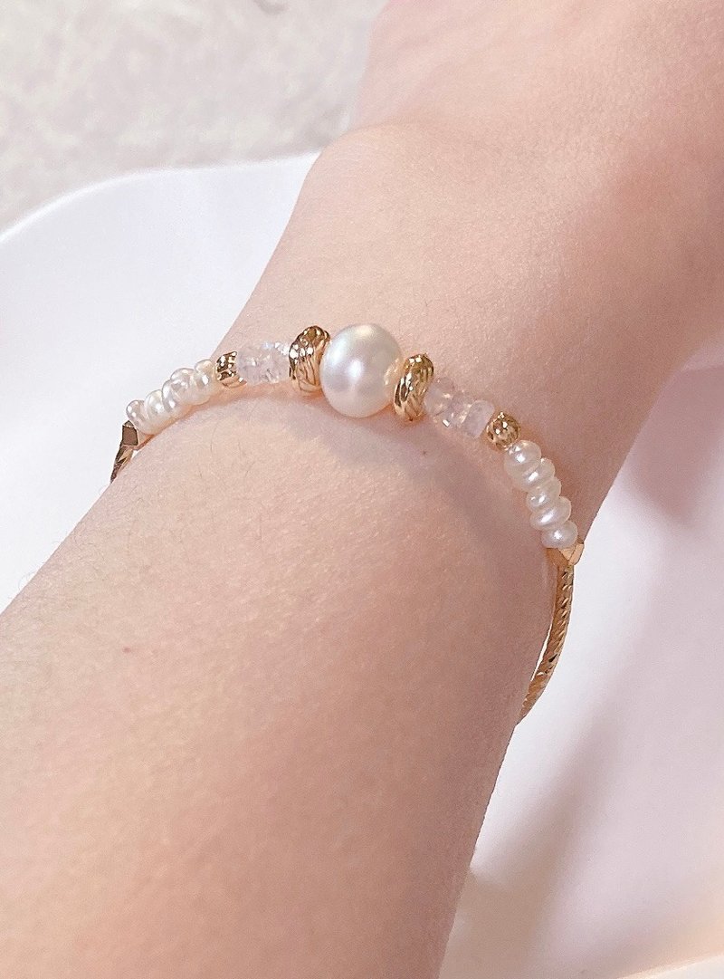 月光珍珠 手作天然石手环 蓝光月光石/天然淡水珍珠 - 手链/手环 - 珍珠 