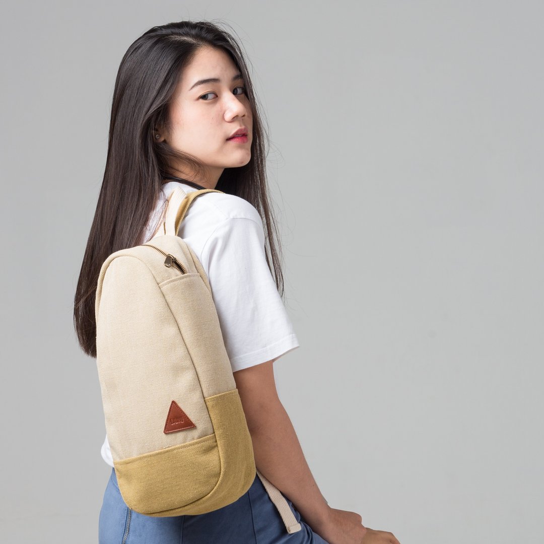 JUN Creamy Mustard Rustic Canvas Mini Shoulder Bag Shoulder Bag Shoulder Bag - 后背包/双肩包 - 棉 白色