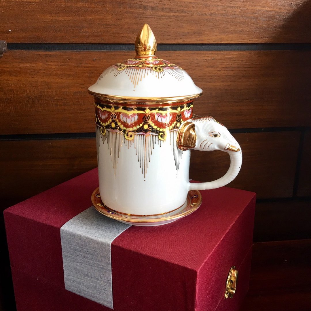【金彩手绘瓷杯 / 大象马克杯礼盒 / 附杯盖&杯盘】皇家牡丹图腾 - 咖啡杯/马克杯 - 瓷 红色