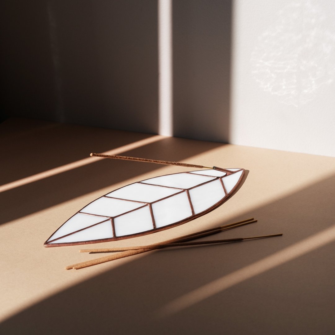 White Stained Glass Incense Holder - 香薰/精油/线香 - 玻璃 白色