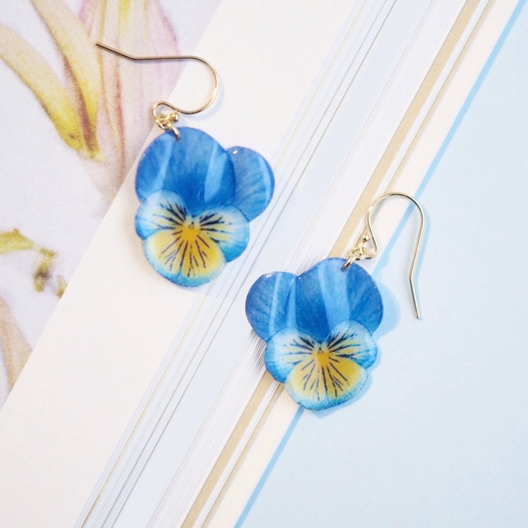 Sapphire color viola flower earrings, Dainty 14k Gold Fill - 耳环/耳夹 - 其他材质 蓝色