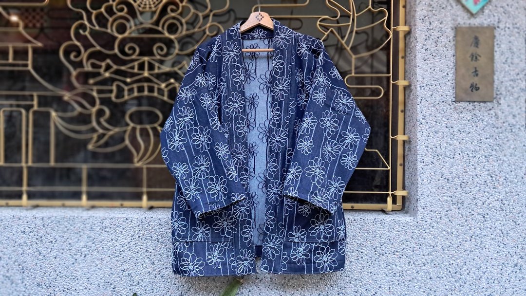 AMIN'S SHINY WORLD 牛仔满版涂鸦提花花朵 KIMONO - 男装外套 - 棉 蓝色