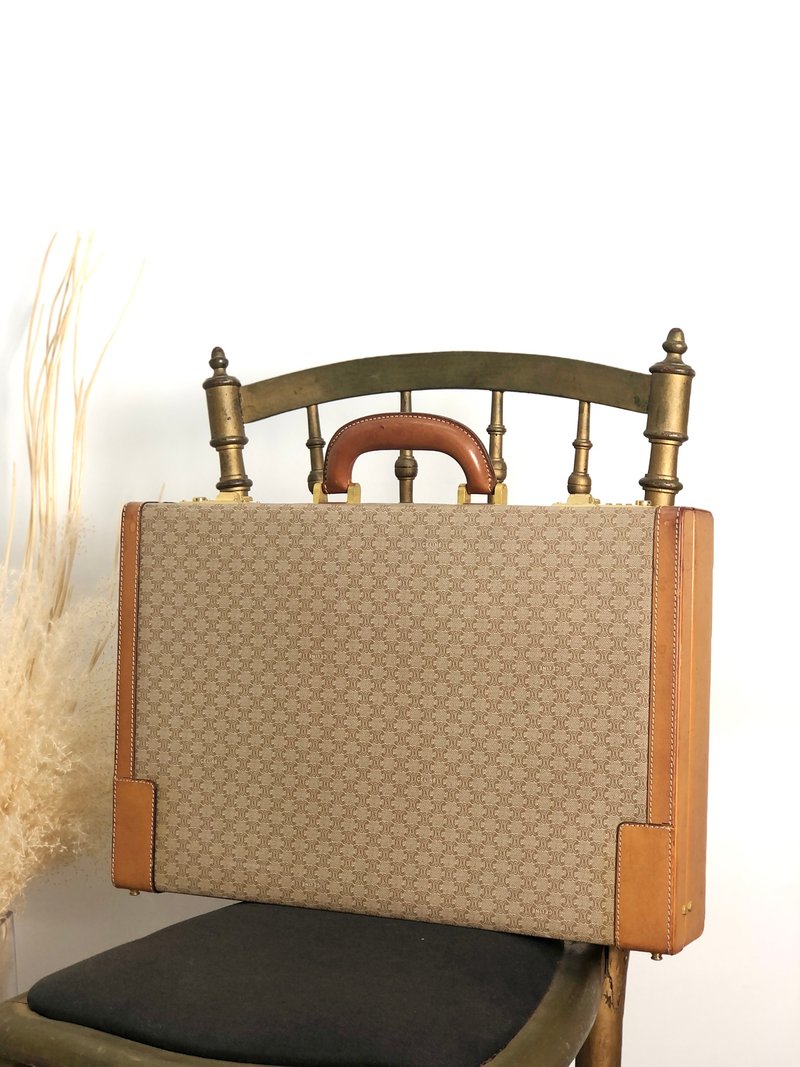 【 日本直送 名牌中古包 】CELINE  સેલિન મકાડમ ટ્રંક બેજ PVC લેધર એટેચ કેસ vintage વિન્ટેજ mp7ck6 - 行李箱/行李箱保护套 - 防水材质 咖啡色