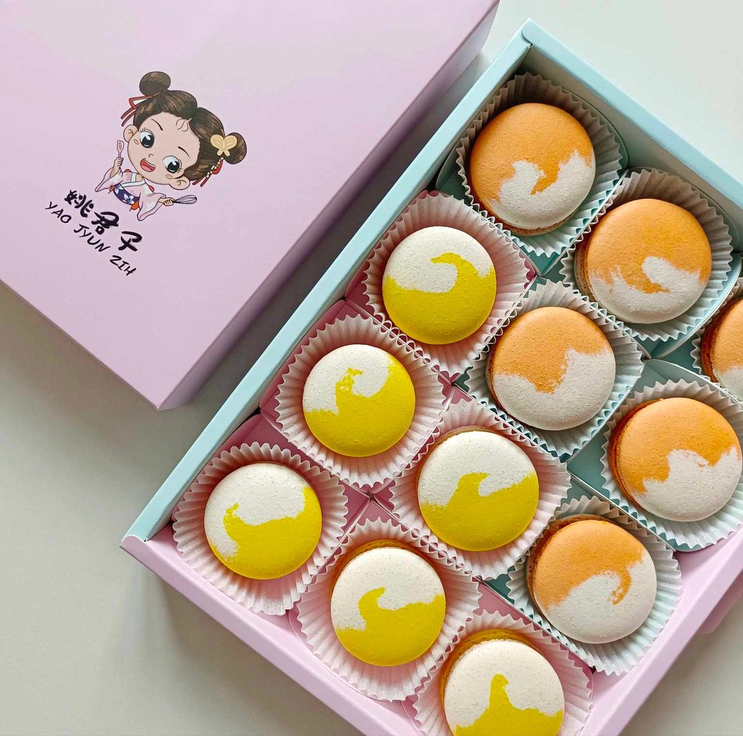 YAO JYUN ZIH 姚君子【马卡龙蛋黄酥12入新年礼盒 】-减糖 新年礼 - 蛋糕/甜点 - 其他材质 多色