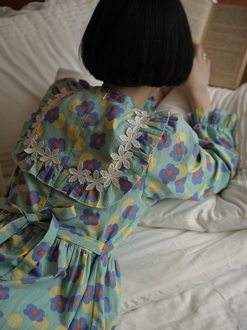 淺綠底色碎花花 秋日花園海軍領立體花朵洋裝 A字收腰少女連身裙 - 洋装/连衣裙 - 棉．麻 绿色