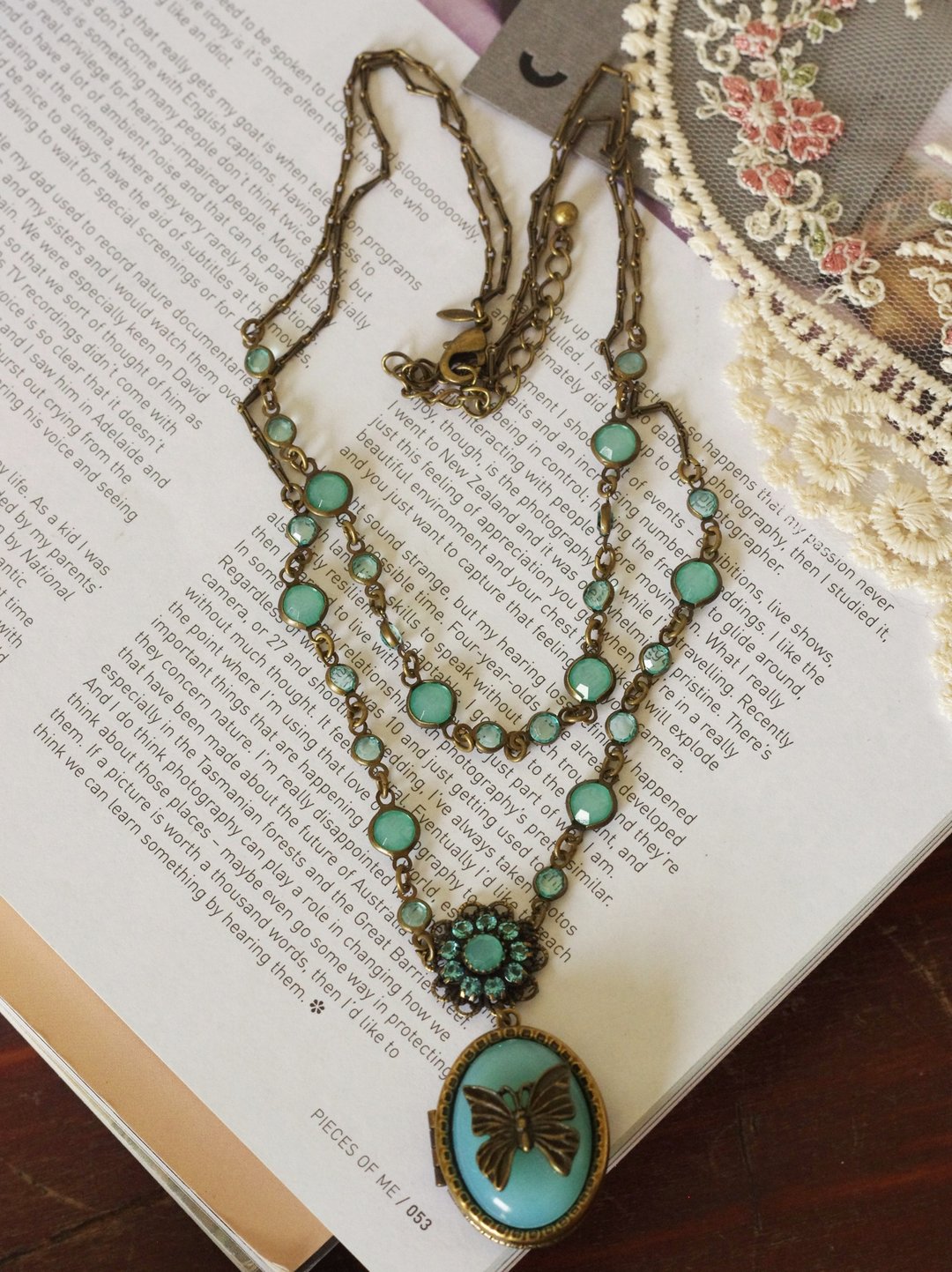 古董湖水蓝绿透光蝴蝶照片LOCKET项链 N339 - 项链 - 塑料 金色