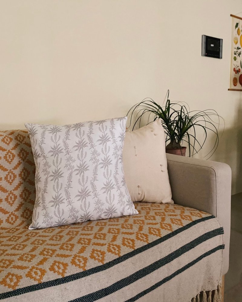 灰 手工棉麻印花 抱枕套 礼盒 45X45cm 50X50cm - 枕头/抱枕 - 棉．麻 灰色