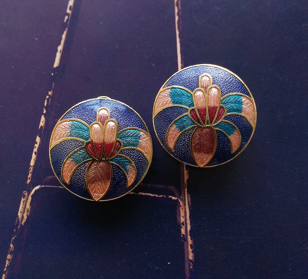 【西洋古董饰品 】紫色调 知性兰花 花卉 景泰蓝 夹式耳环 - 耳环/耳夹 - 其他材质 金色