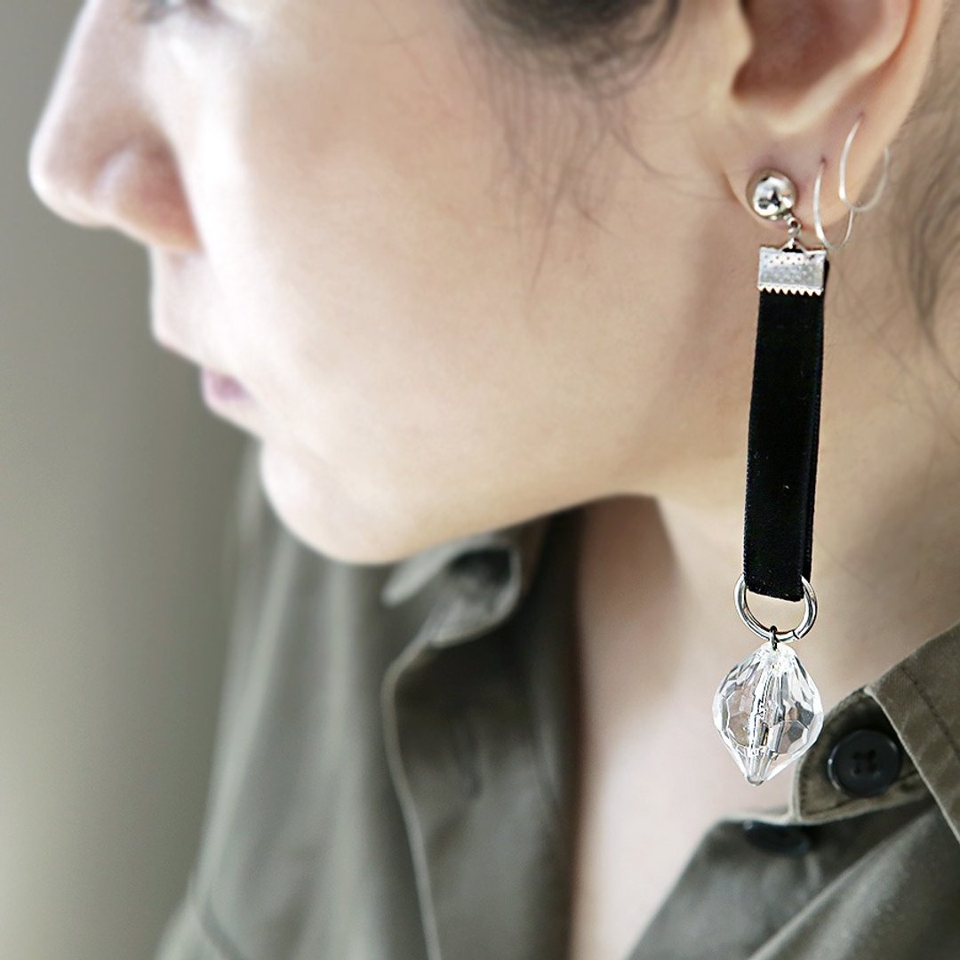 Clear Beaded Drop Earrings, Drop Bead Earrings, Clear Beaded Earrings, Clear Bead Earrings with Black velvet ribbon, Long Drop Dangle Earrings, Dangle & Drop Earrings - 耳环/耳夹 - 塑料 黑色