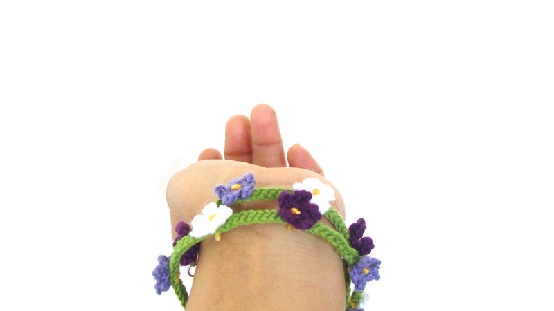 Crochet tiny flowers bracelet purple white sheer lilac, floral lariat wrist bracelet - 手链/手环 - 棉．麻 紫色