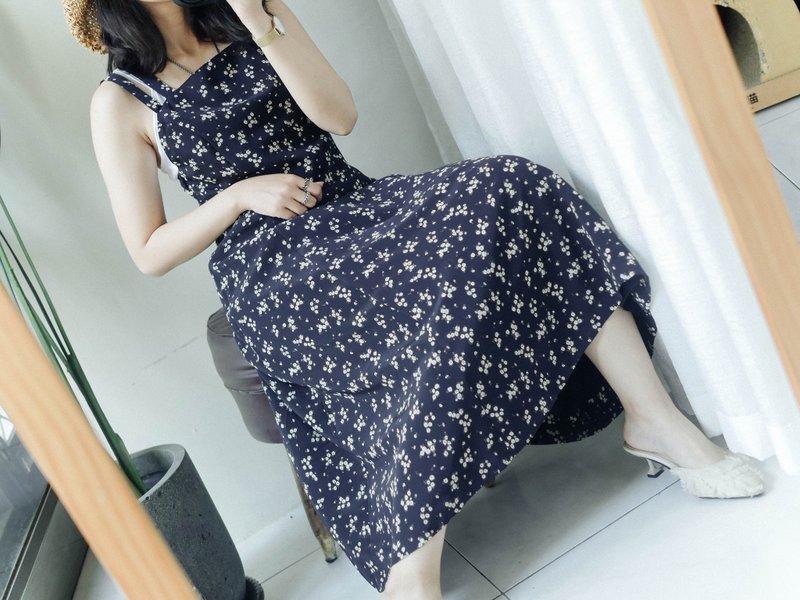 深海蓝双肩绕背交叉乡村悠闲少女 古董纺纱质大圆裙连身洋装dress - 洋装/连衣裙 - 聚酯纤维 蓝色