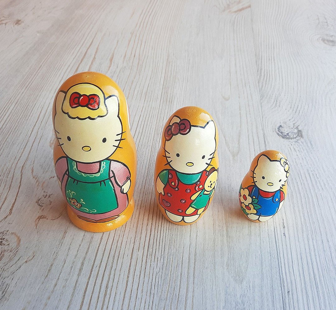 Hello Kitty small Russian matryoshka wooden nesting dolls 3 pieces - 玩具/玩偶 - 木头 