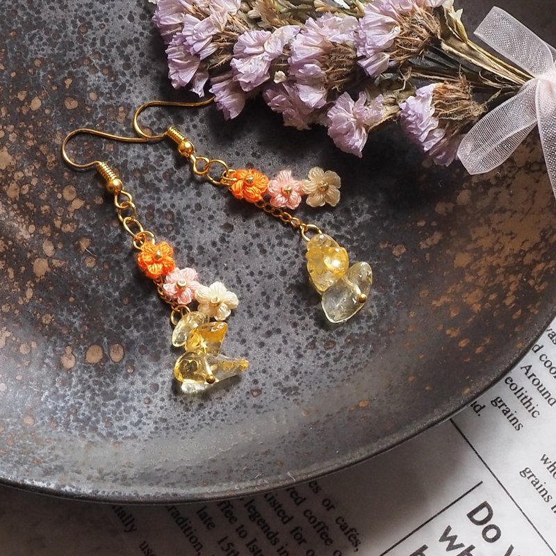 [Earrings/ Clip-On] Small woven flower lover x natural stone - 耳环/耳夹 - 绣线 橘色