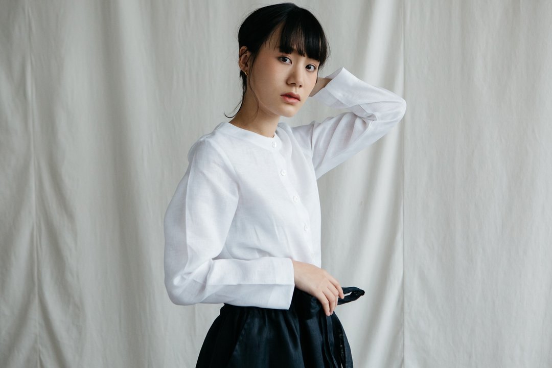 Long sleeves shirt with shell Buttons in White - 女装上衣 - 棉 白色