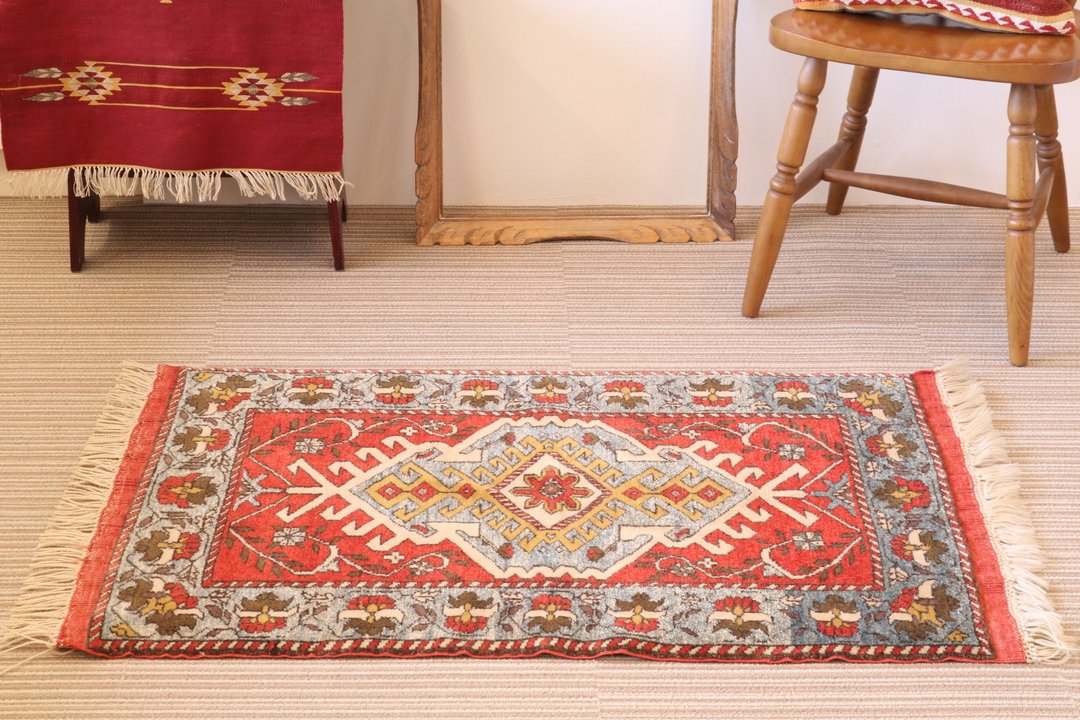 Handmade 100% wool carpet rug tradinional design 98 × 65cm - 地垫/地毯 - 其他材质 红色