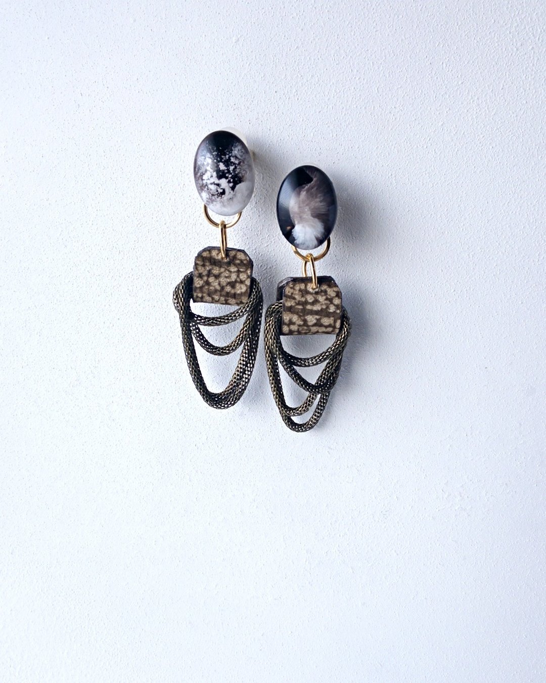 Merchandise management Galaxy 2way earrings /moon/ Interchangeable brown - 耳环/耳夹 - 其他材质 咖啡色